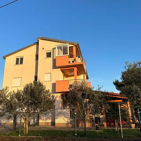 Keka Appartamento Sveti Filip i Jakov